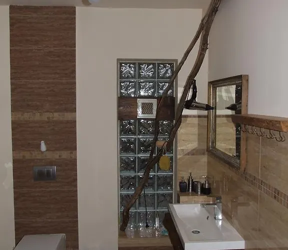 Rajska Willa מלון