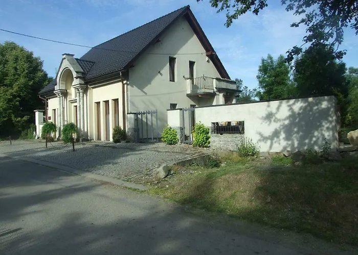 Rajska Willa מלון